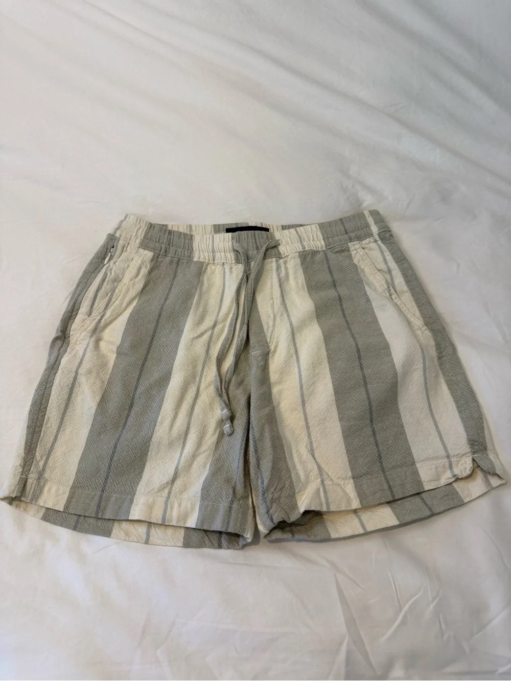 Abercrombie & Fitch Men's Vertical Stripe Linen-Blend Shorts in Gray & Cream
